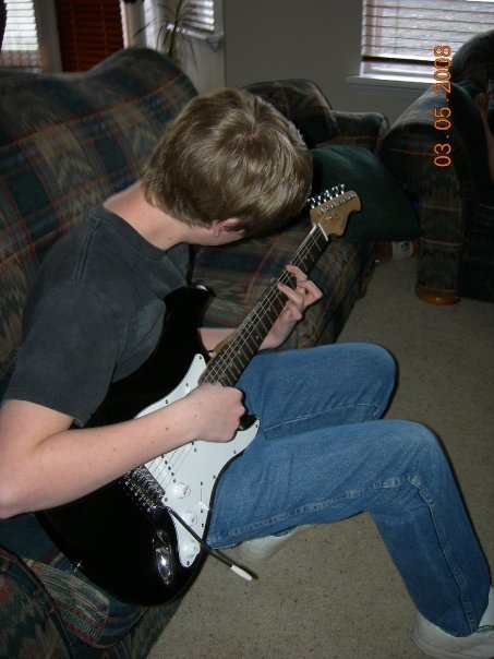 playing some GEETAR